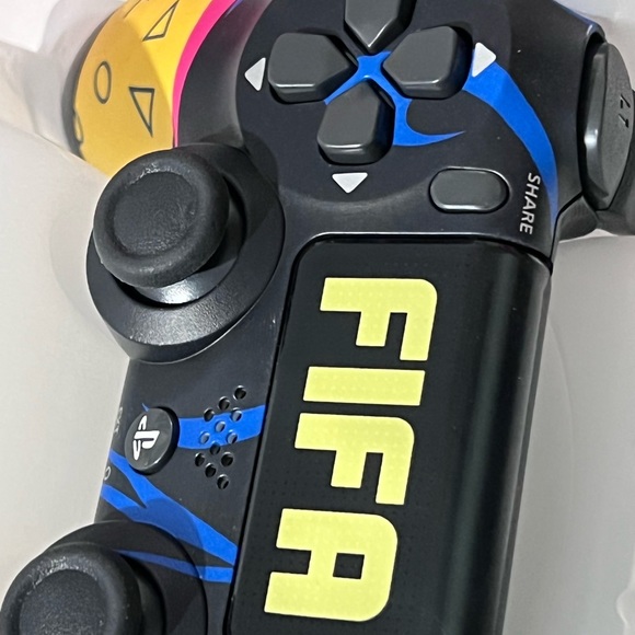 DualShock wireless controller for PlayStation 4 special edition - Picture 2 of 4